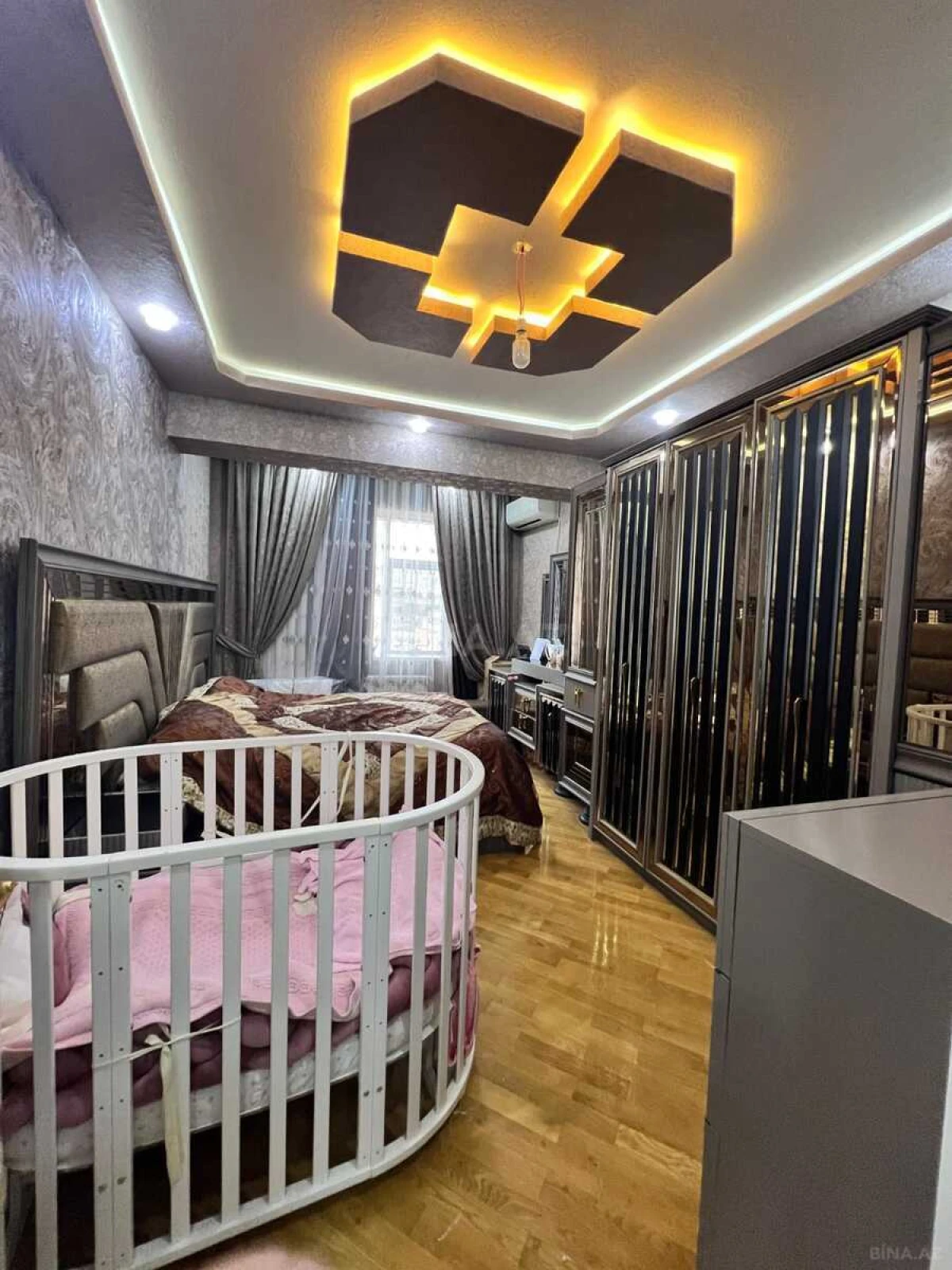 Satılır 3 otaqlı mənzil 120 m²
