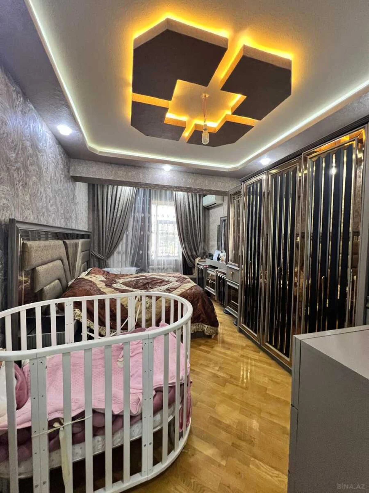 Satılır 3 otaqlı mənzil 120 m²