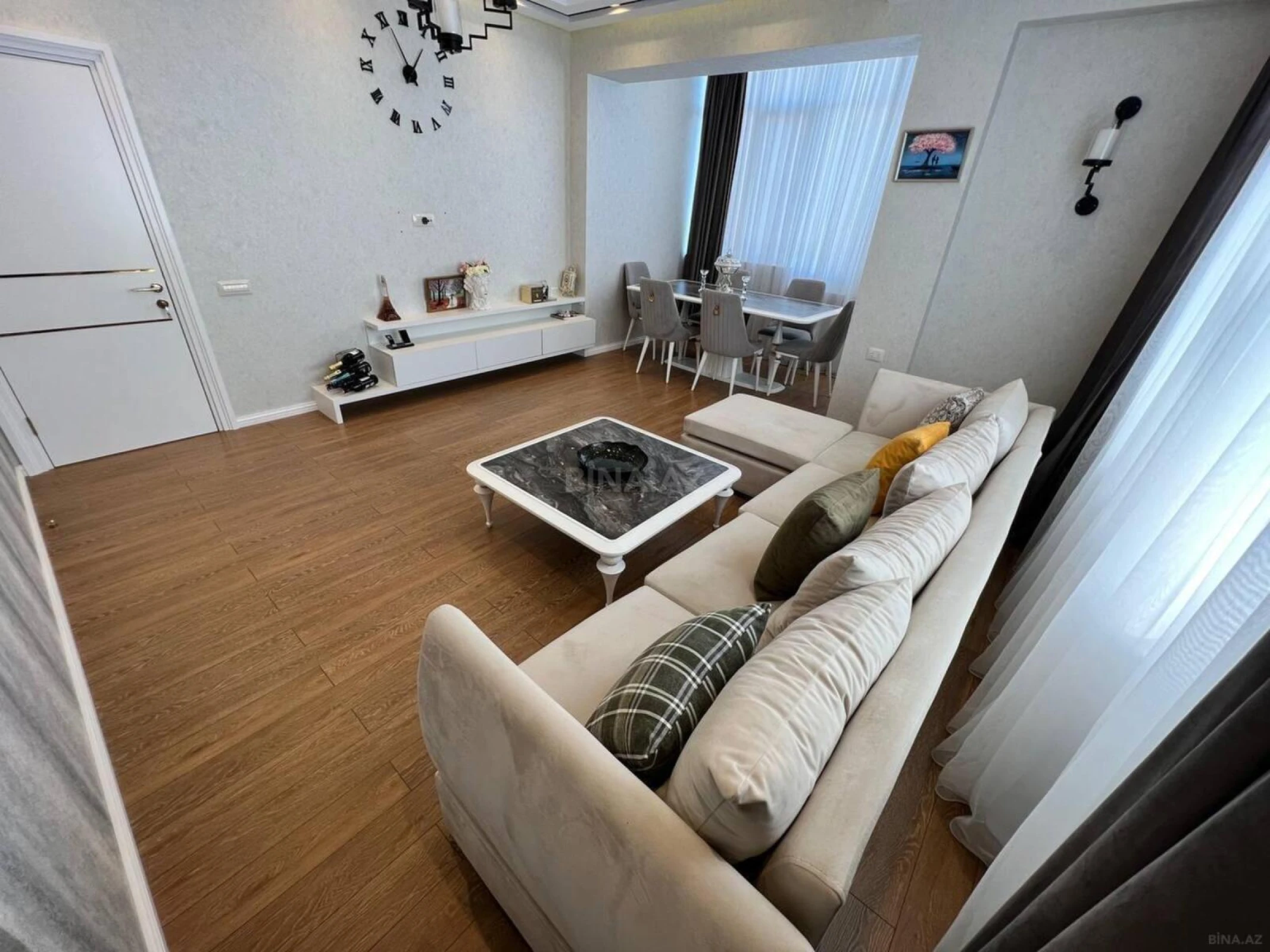 Kirayə verilir 2 otaqlı mənzil 80 m²