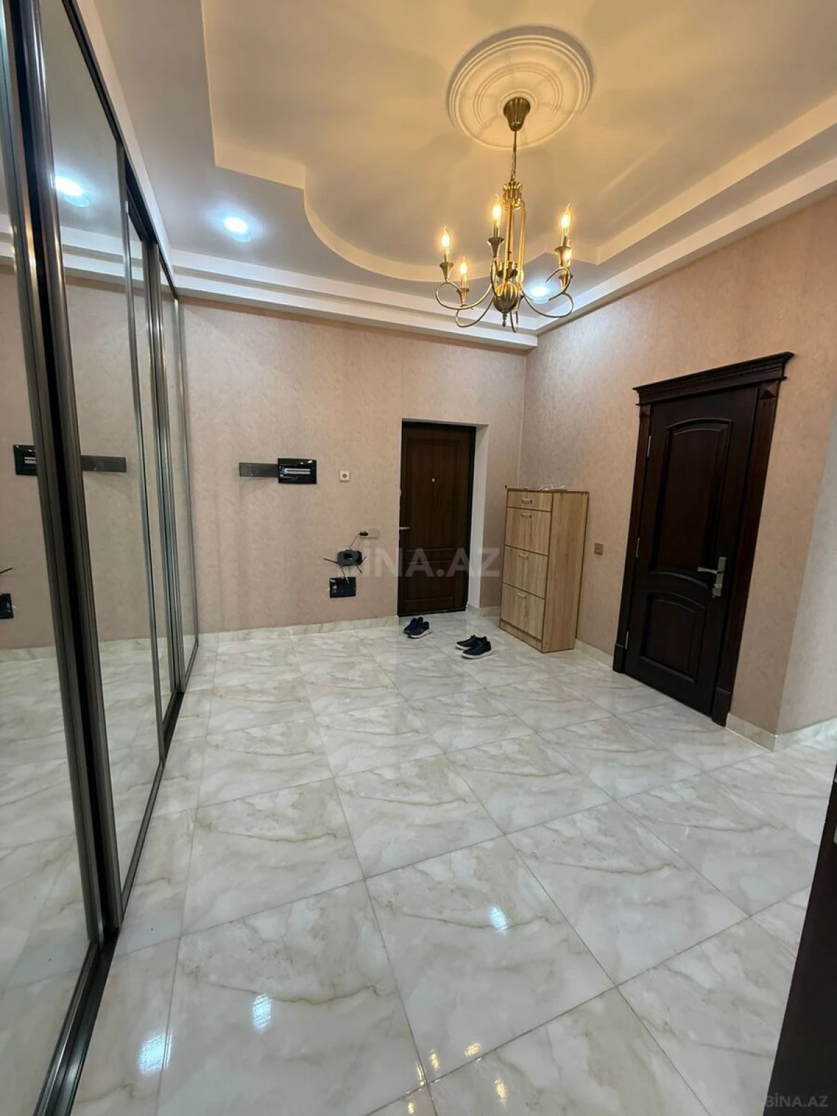 Kirayə verilir 3 otaqlı mənzil 173 m²