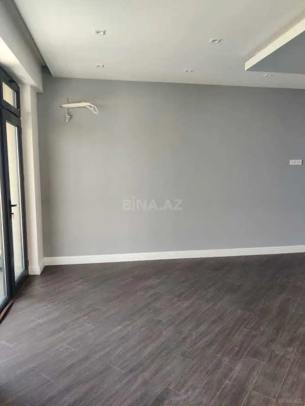 Satılır 4 otaqlı mənzil 139 m²