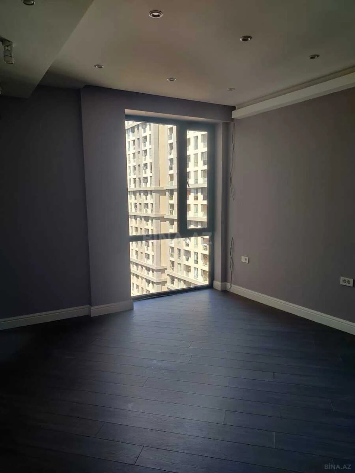 Satılır 4 otaqlı mənzil 139 m²