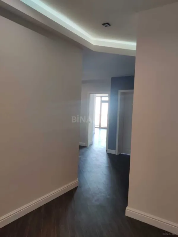 Satılır 4 otaqlı mənzil 139 m²