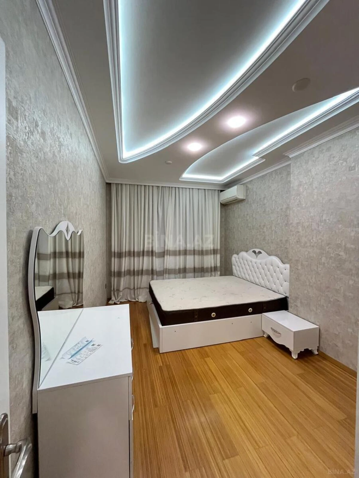 Satılır 2 otaqlı mənzil 55 m²
