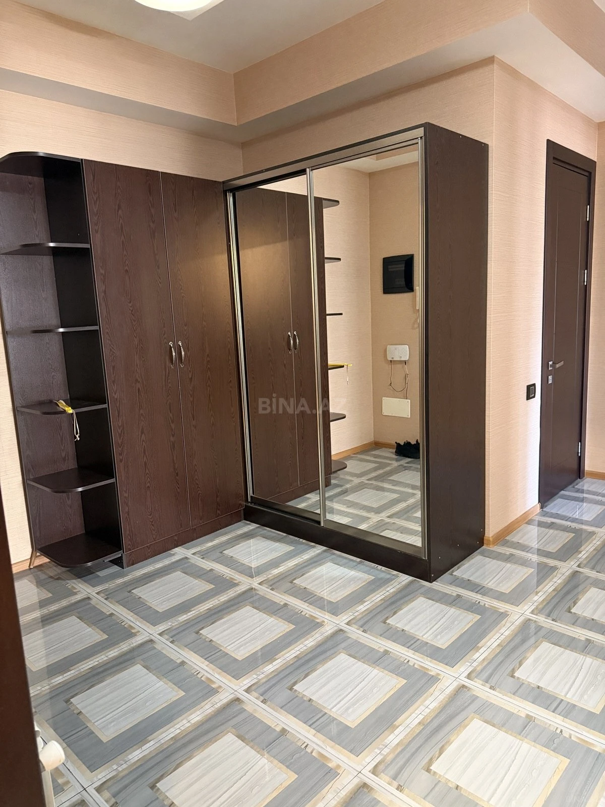 Kirayə verilir 2 otaqlı mənzil 96 m²