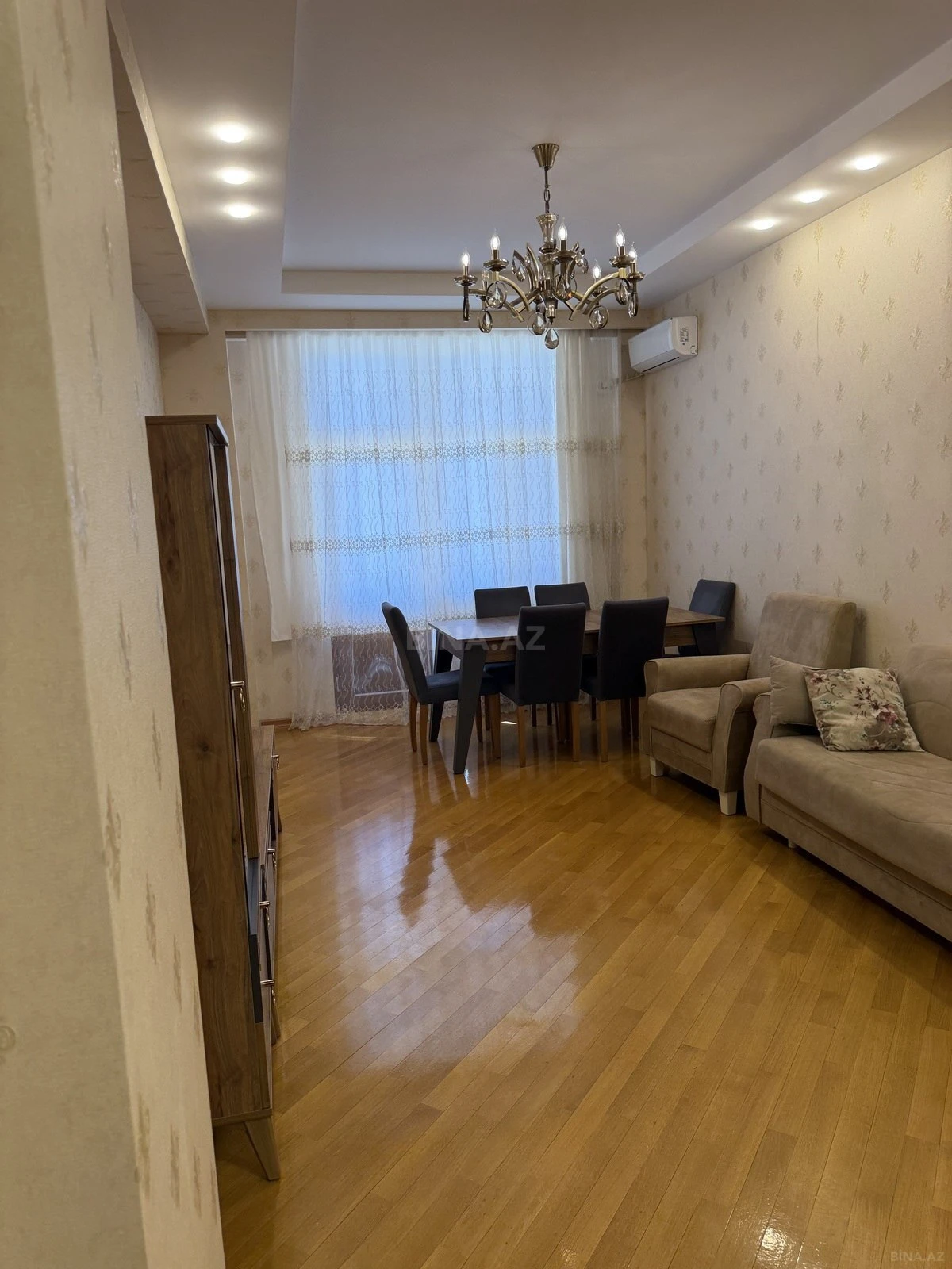 Kirayə verilir 2 otaqlı mənzil 96 m²
