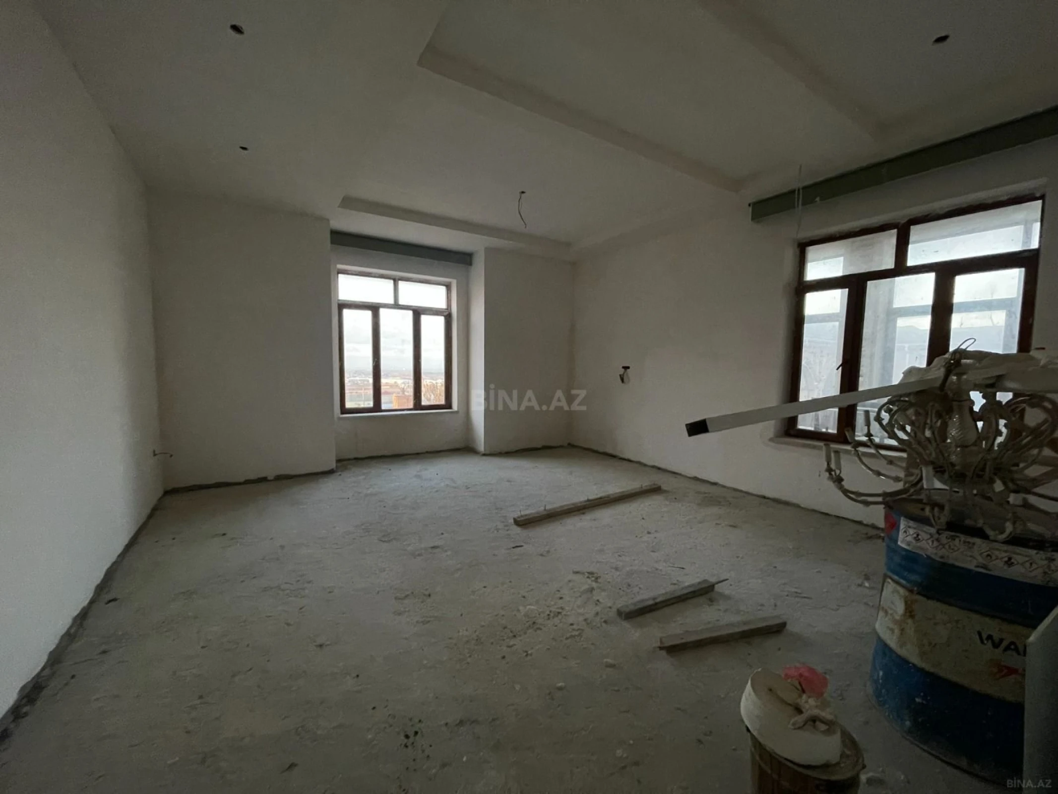 Satılır 8 otaqlı həyət evi 280 m²