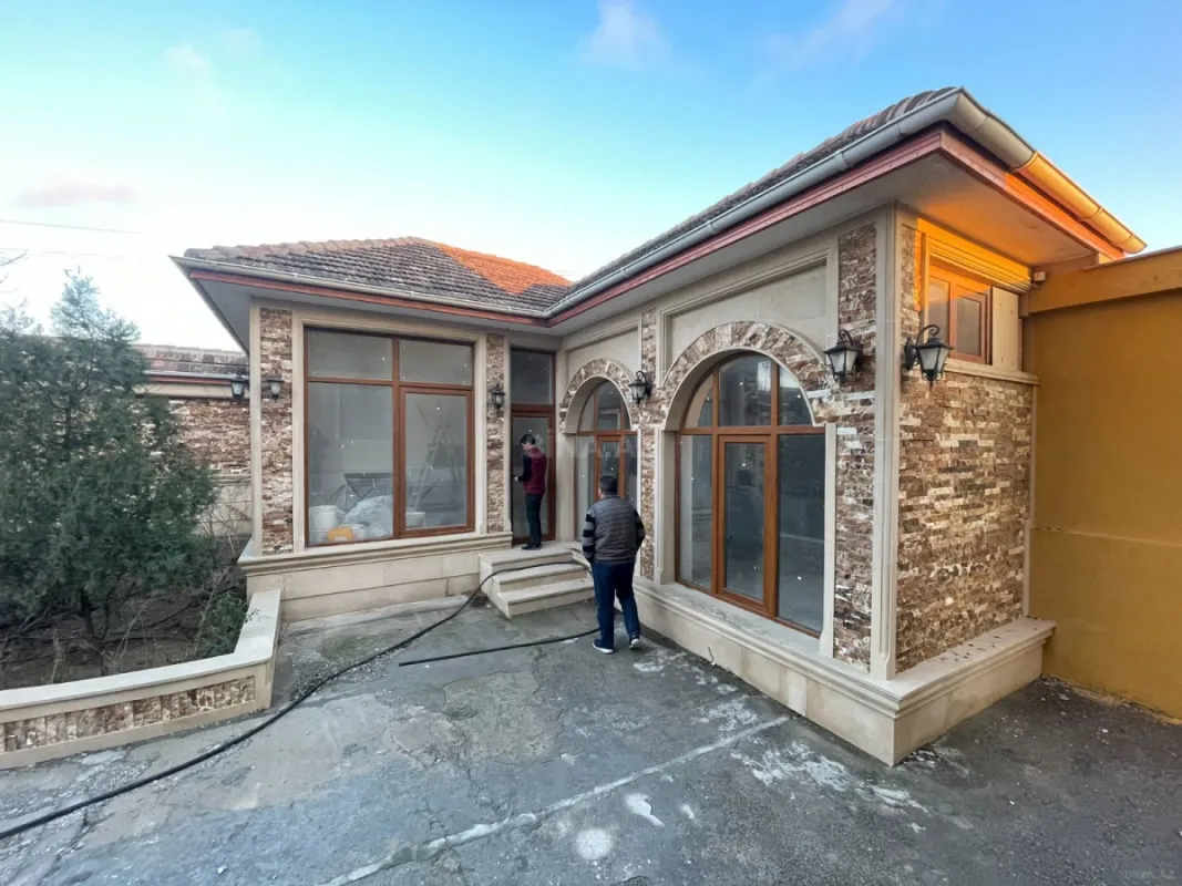 Satılır 8 otaqlı həyət evi 280 m²