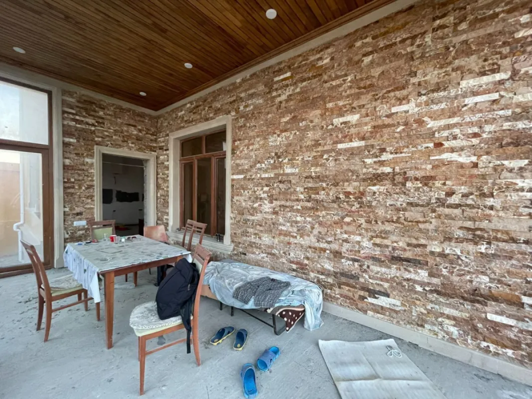 Satılır 8 otaqlı həyət evi 280 m²