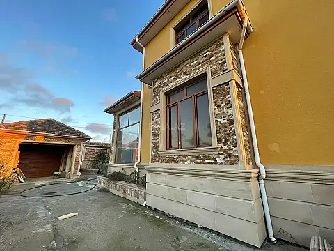 Satılır 8 otaqlı həyət evi 280 m²