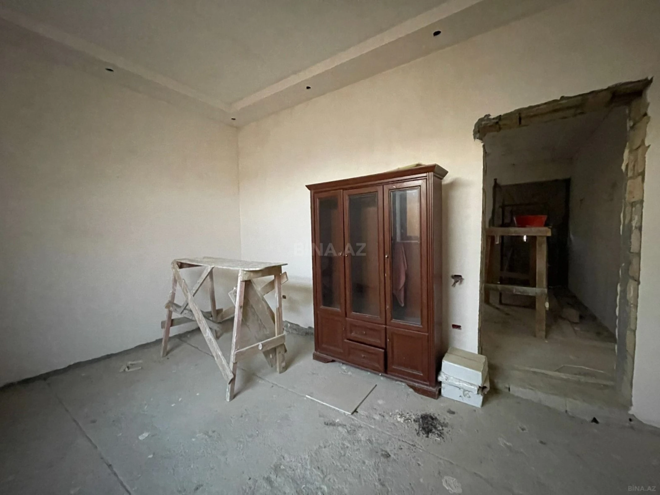 Satılır 8 otaqlı həyət evi 280 m²