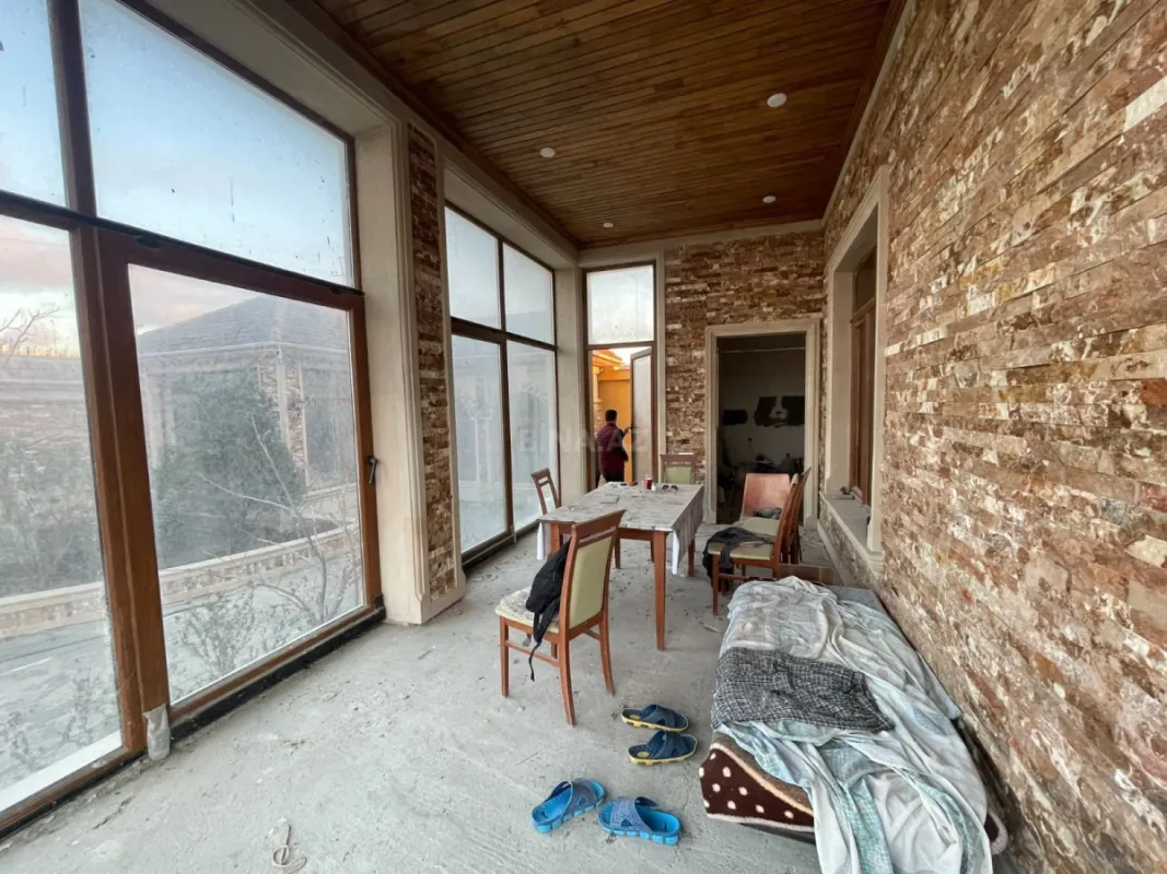 Satılır 8 otaqlı həyət evi 280 m²