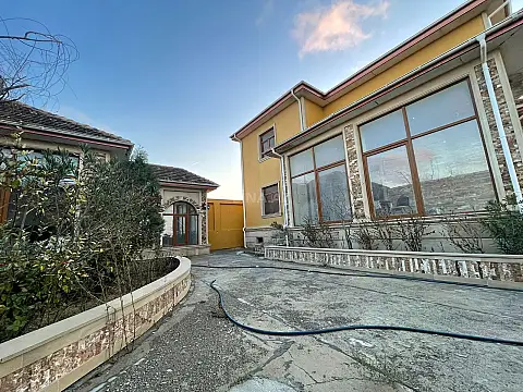 Satılır 8 otaqlı həyət evi 280 m²