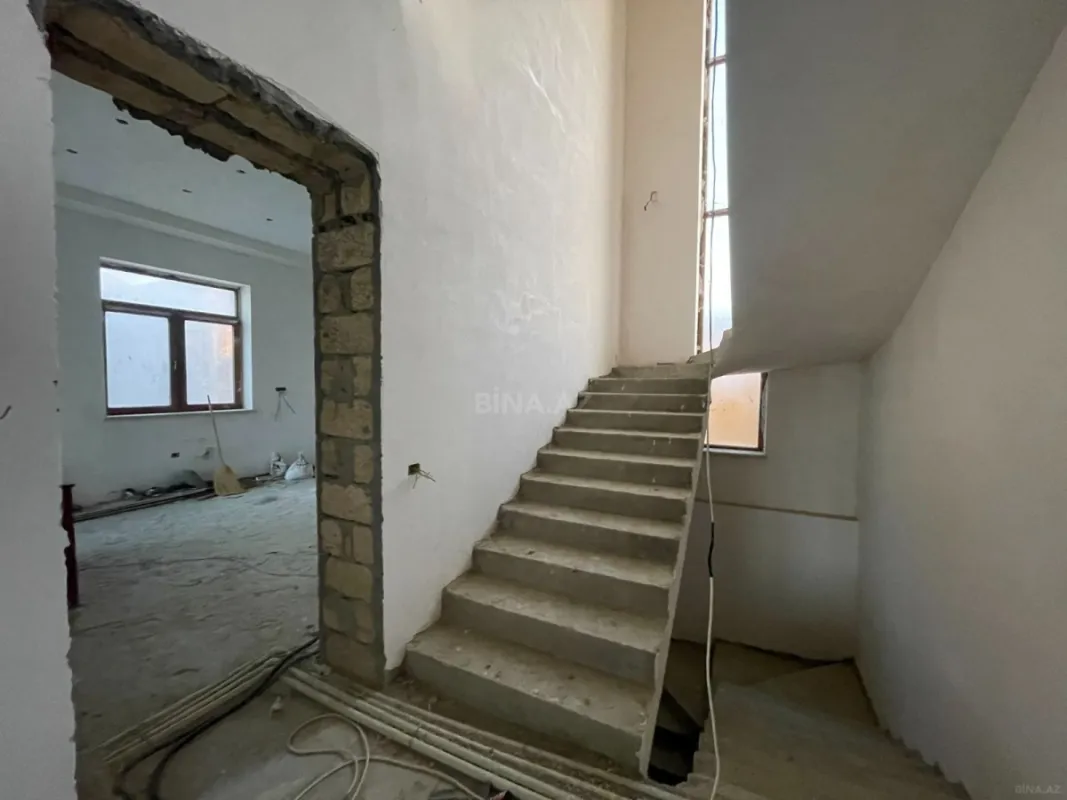 Satılır 8 otaqlı həyət evi 280 m²