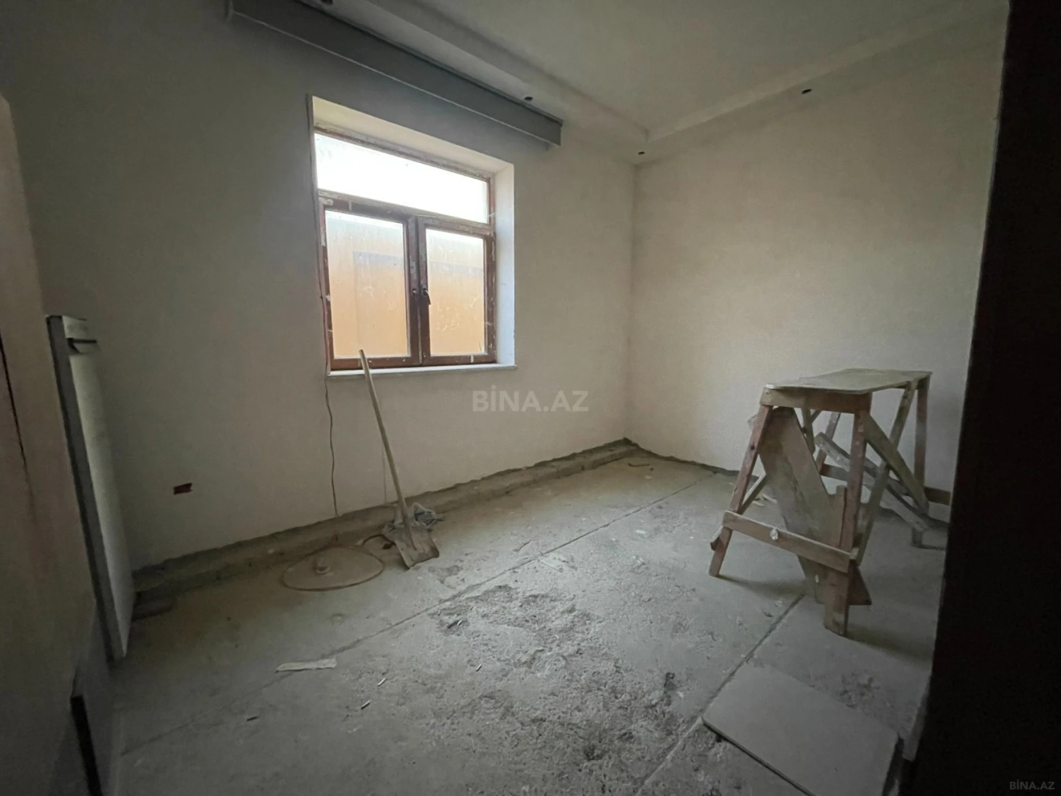 Satılır 8 otaqlı həyət evi 280 m²