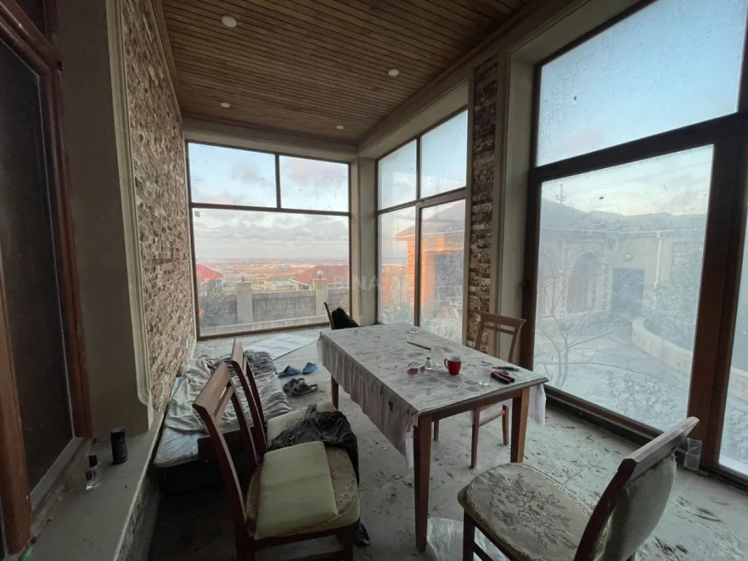 Satılır 8 otaqlı həyət evi 280 m²