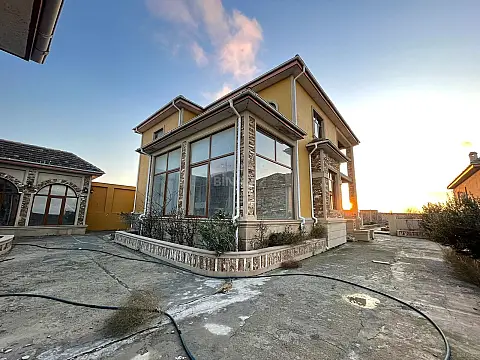 Satılır 8 otaqlı həyət evi 280 m² — Bakı 8 otaq 280.00 m²