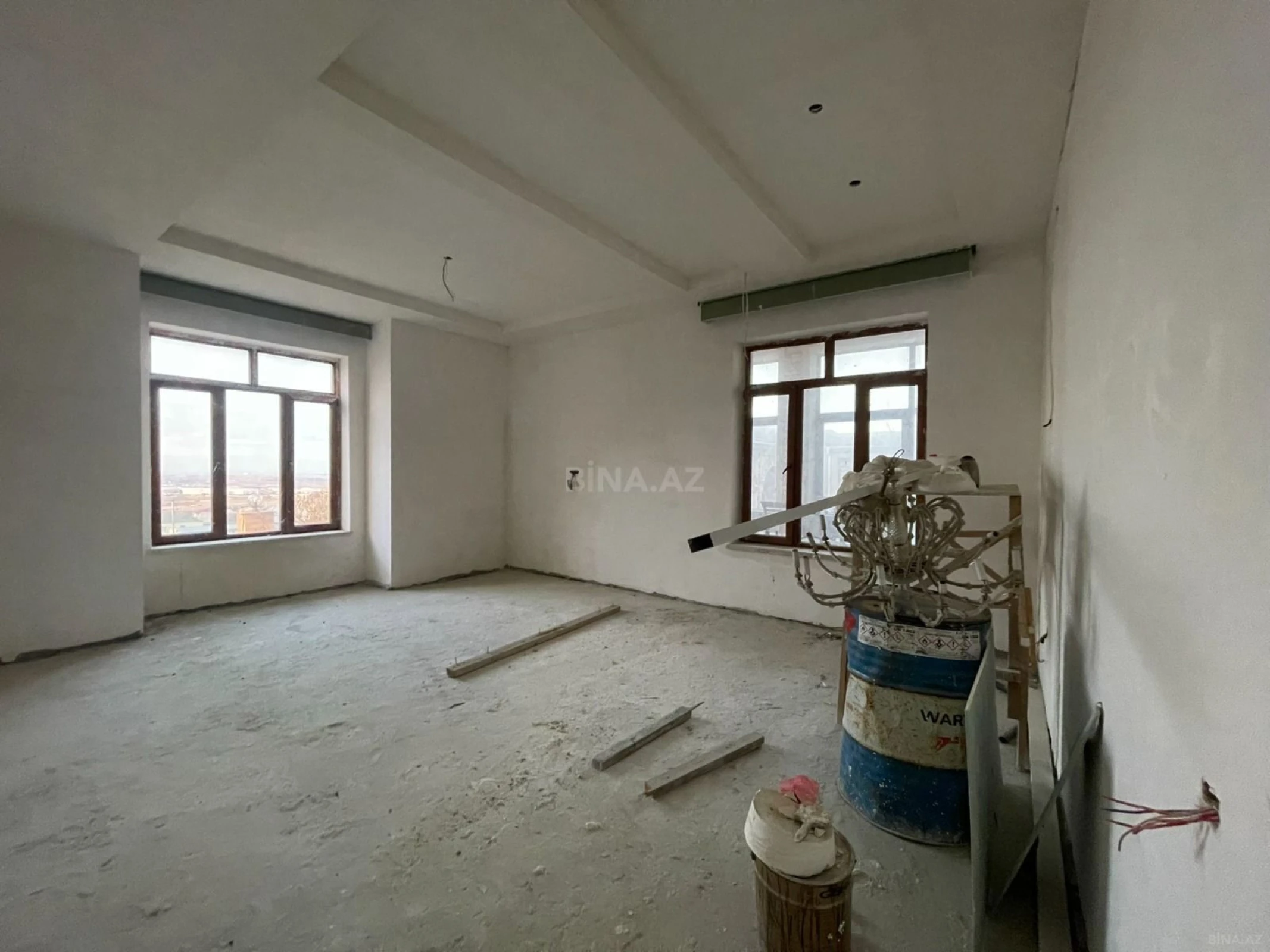 Satılır 8 otaqlı həyət evi 280 m²
