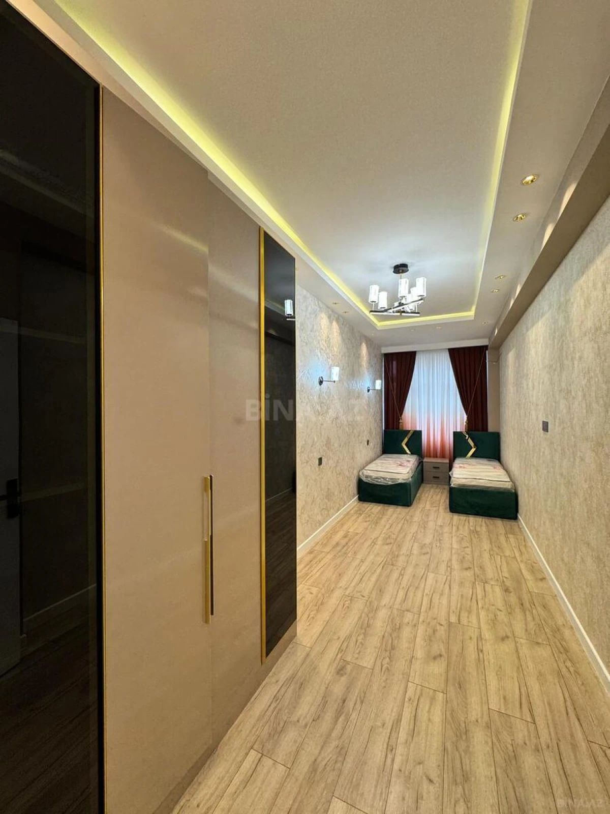 Satılır 3 otaqlı mənzil 113 m²