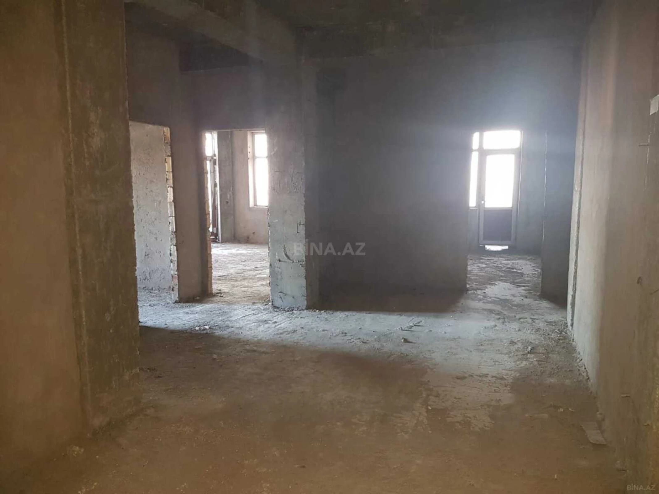 Satılır 4 otaqlı mənzil 204 m²