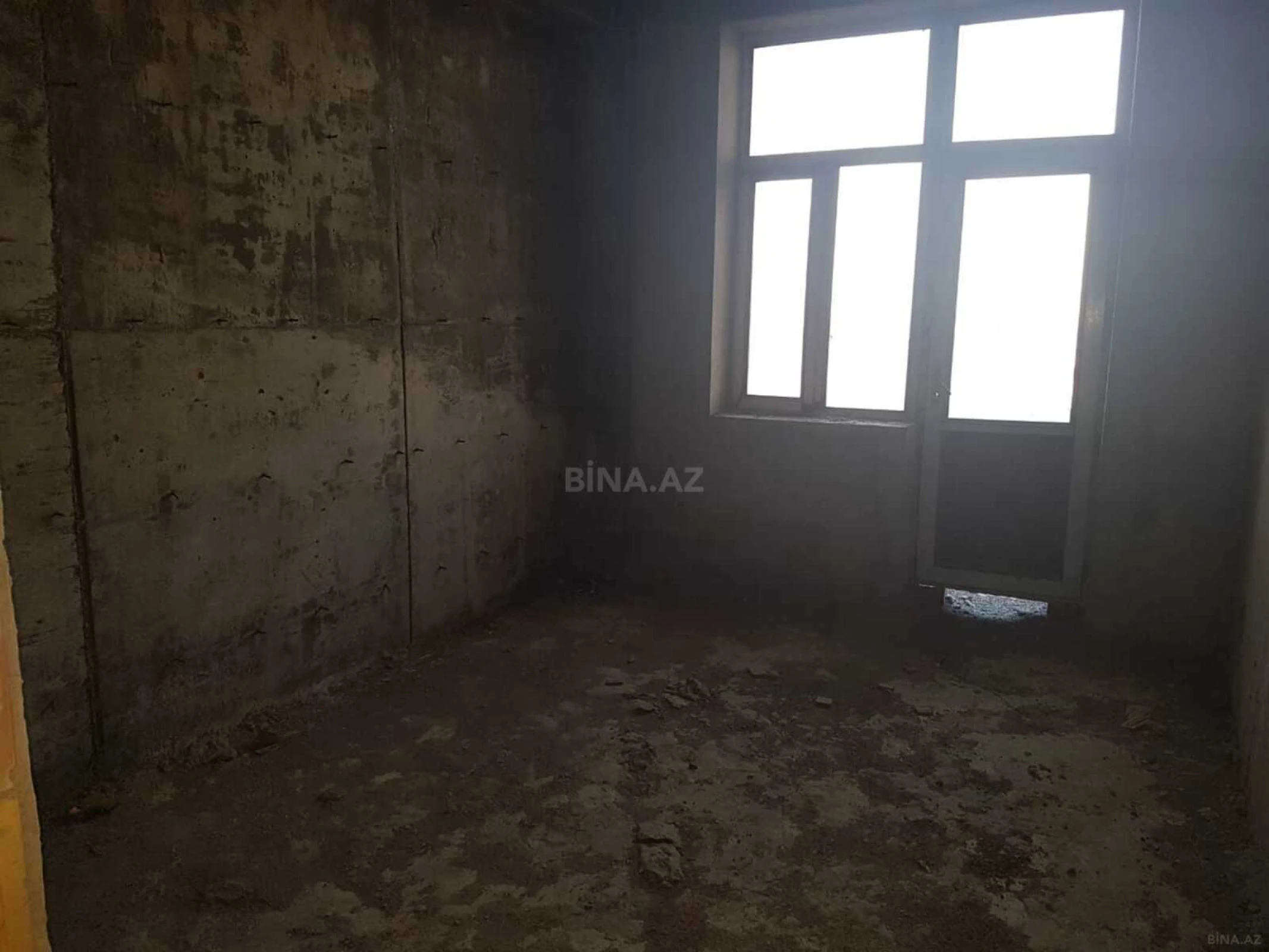 Satılır 4 otaqlı mənzil 204 m²