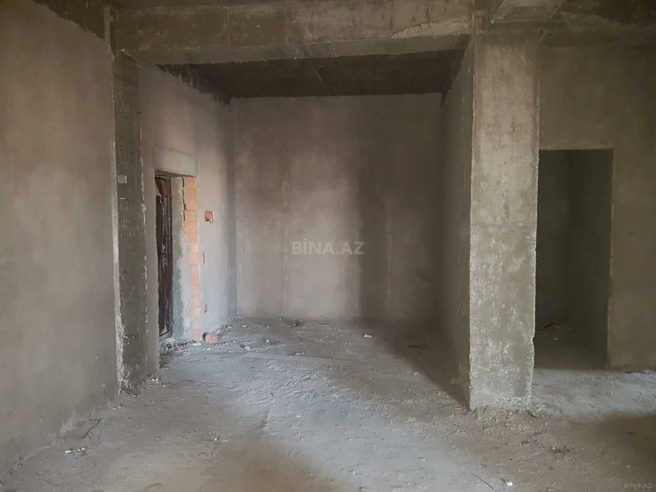 Satılır 4 otaqlı mənzil 204 m²