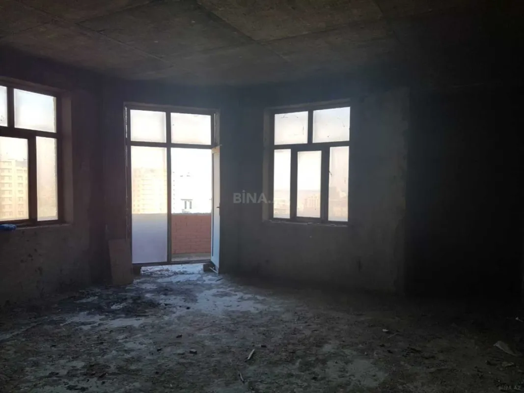 Satılır 4 otaqlı mənzil 204 m²