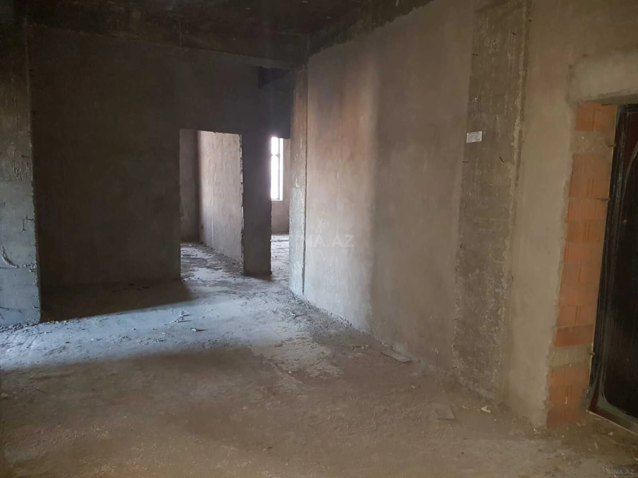 Satılır 4 otaqlı mənzil 204 m²