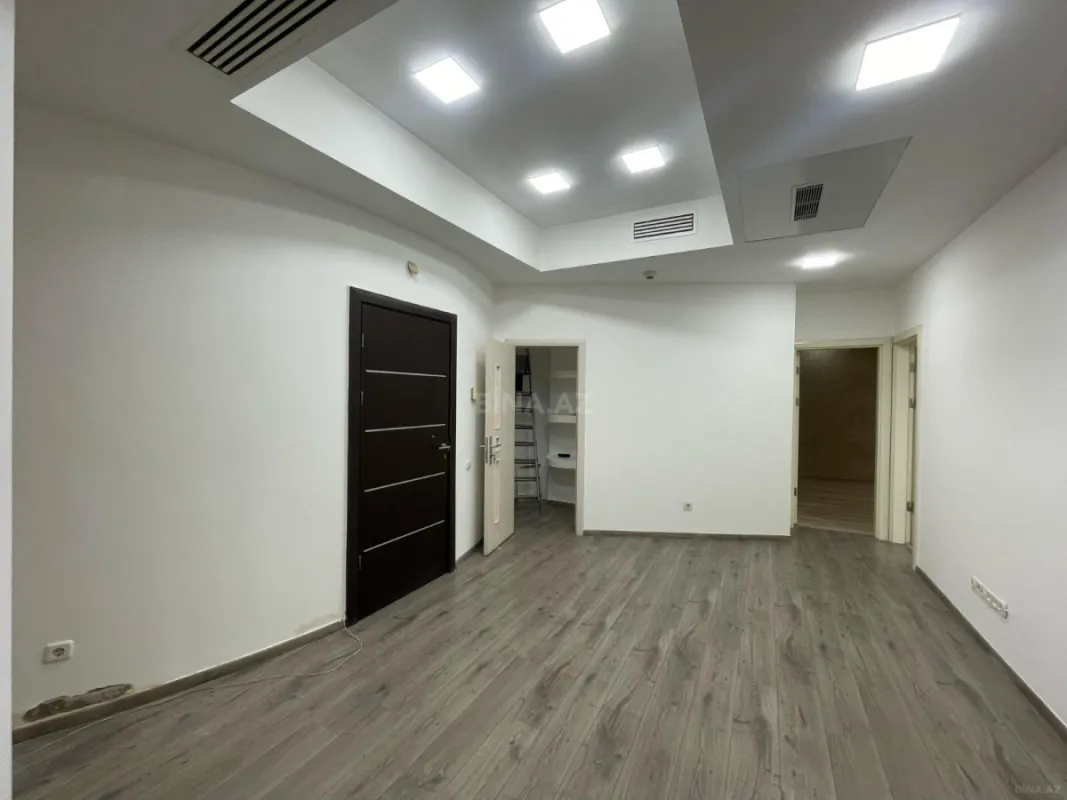 Kirayə verilir 3 otaqlı ofis 110 m²