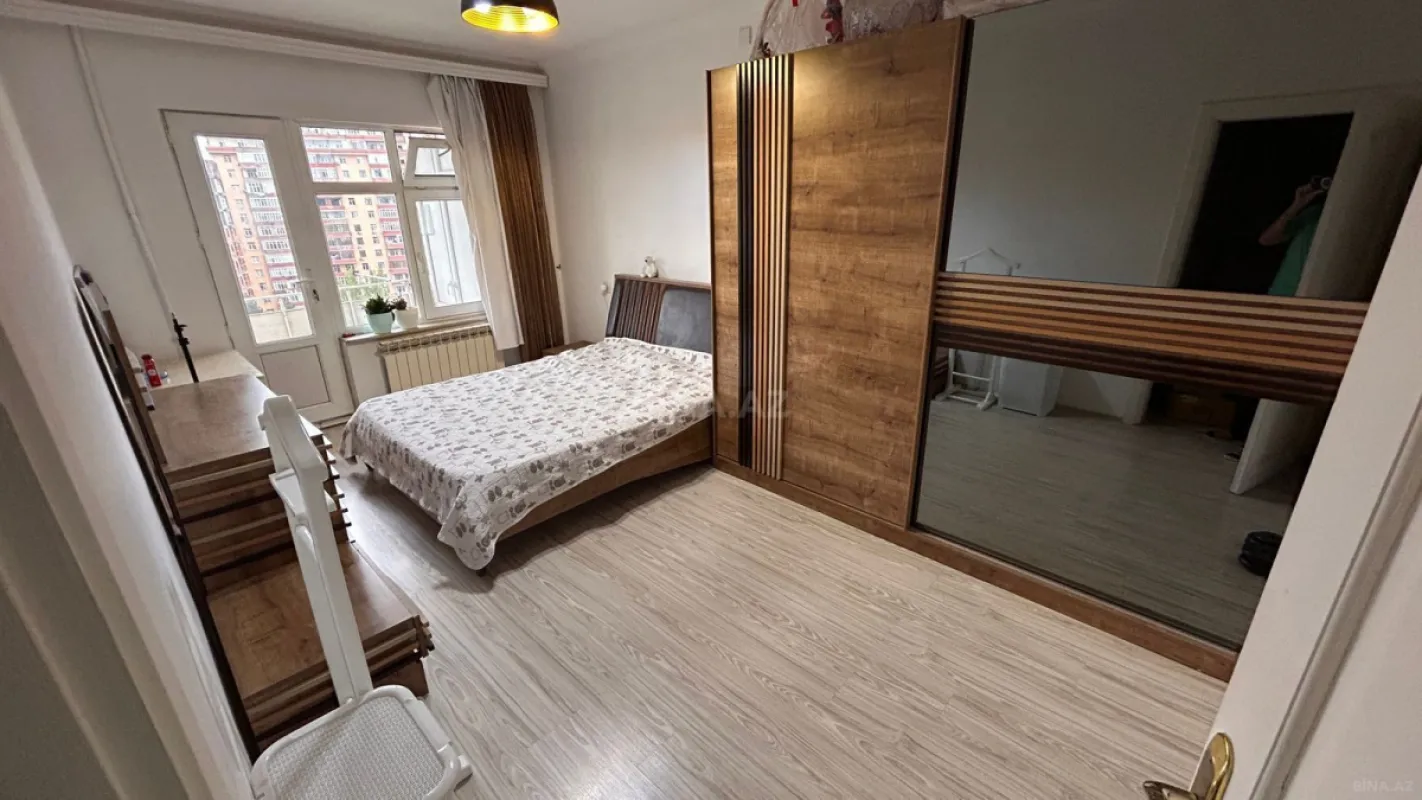 Satılır 4 otaqlı mənzil 110 m²