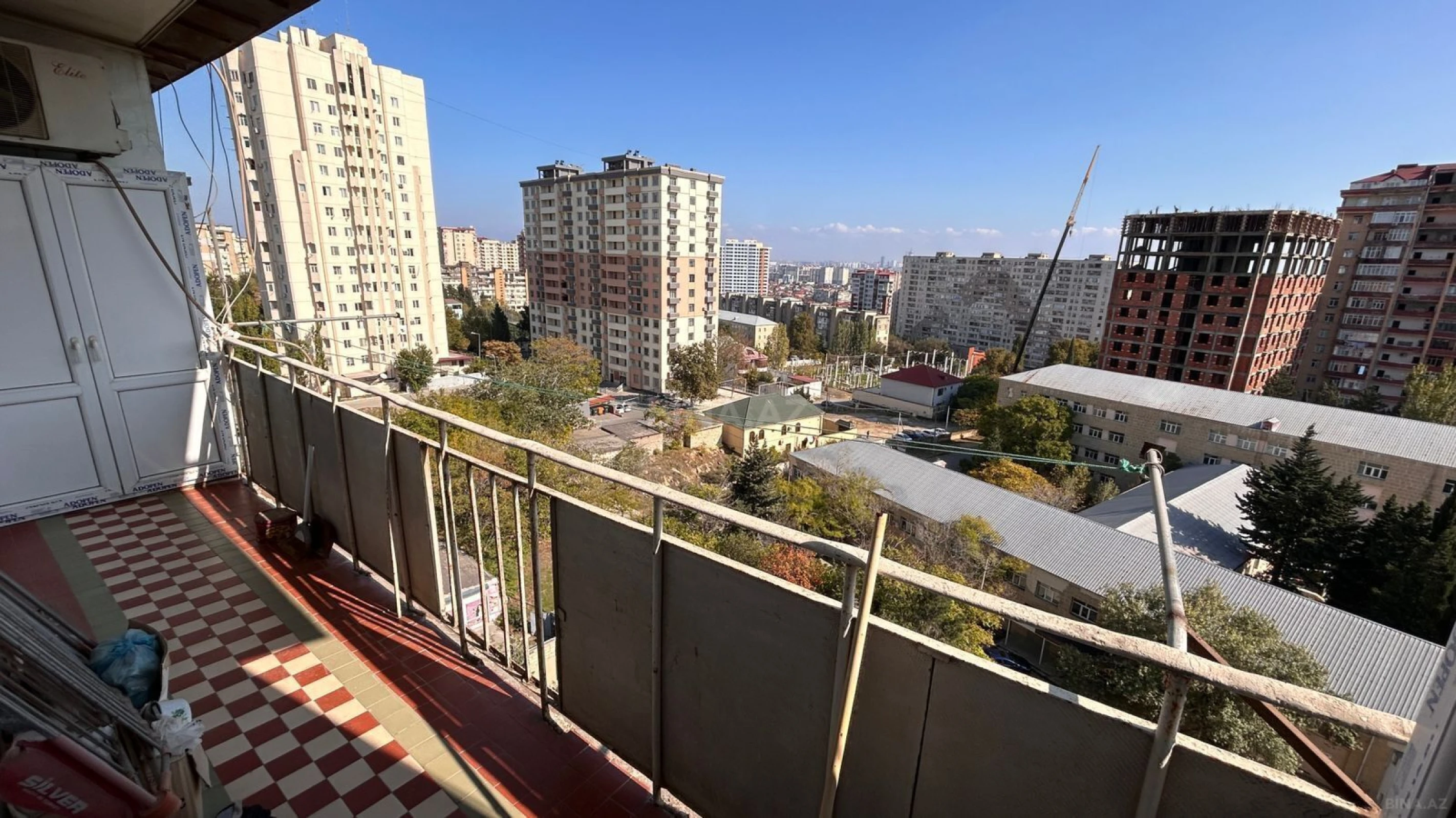 Satılır 4 otaqlı mənzil 110 m²