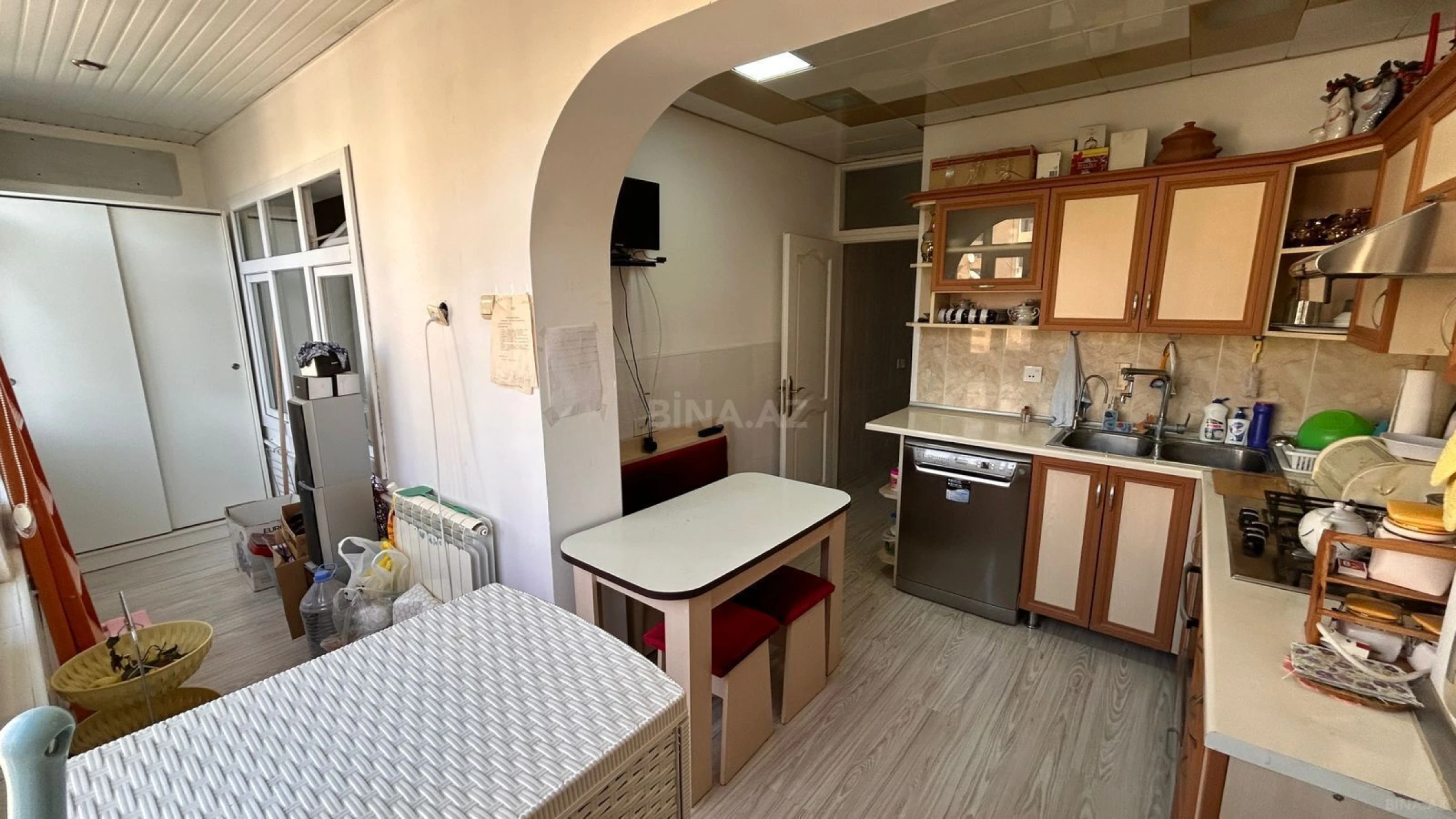 Satılır 4 otaqlı mənzil 110 m²