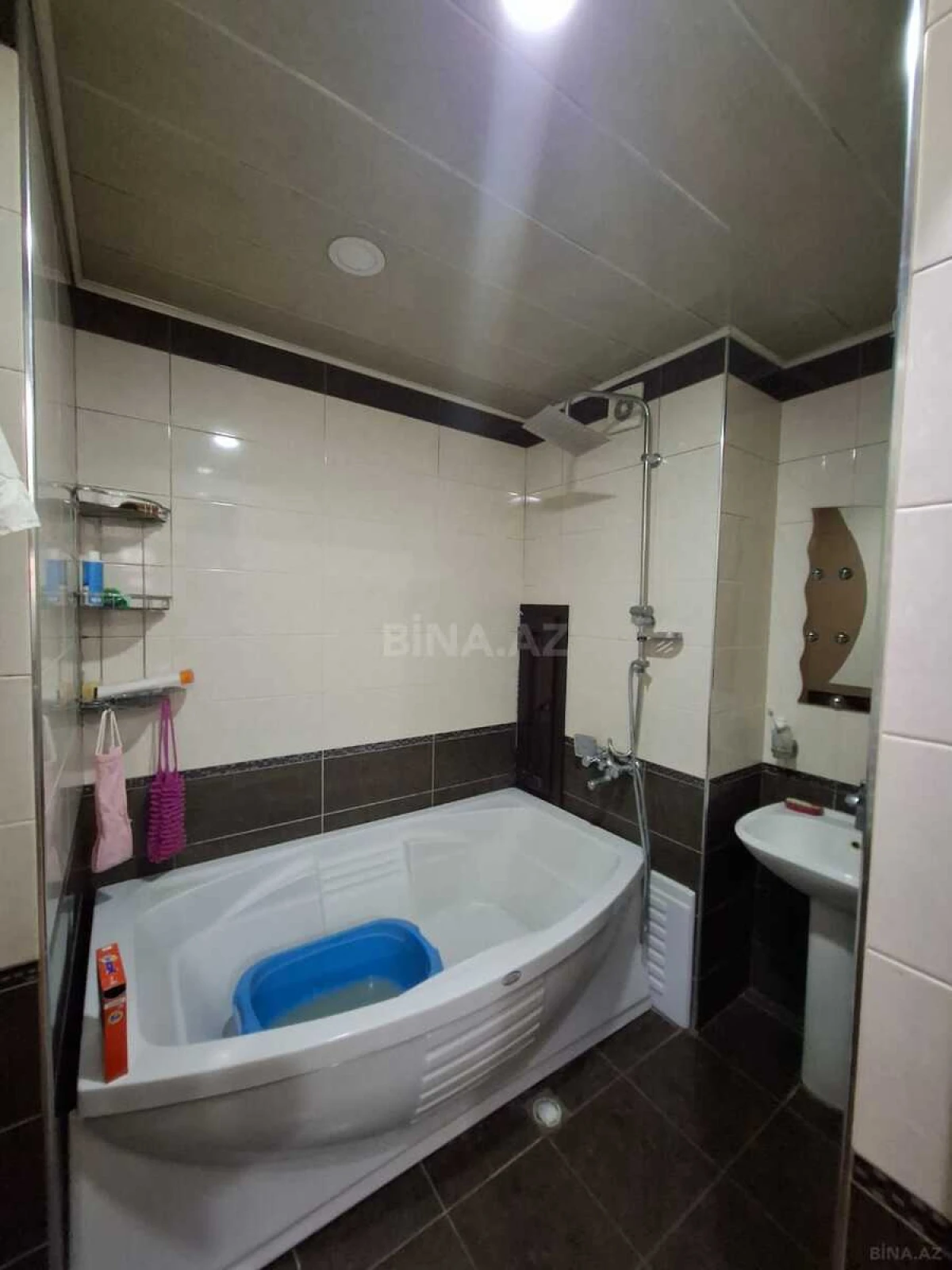 Satılır 3 otaqlı mənzil 122 m²