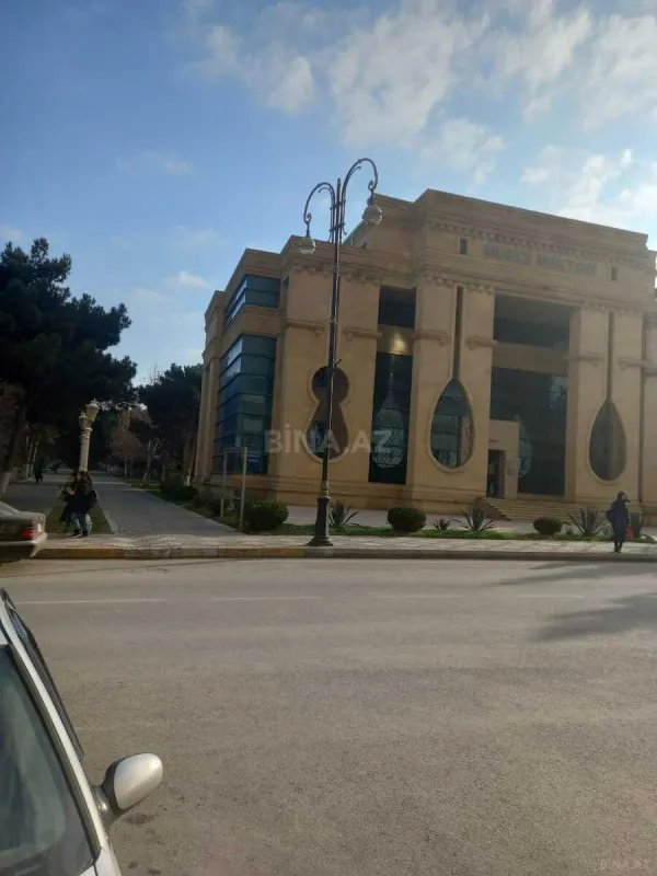 Satılır 3 otaqlı mənzil 122 m²