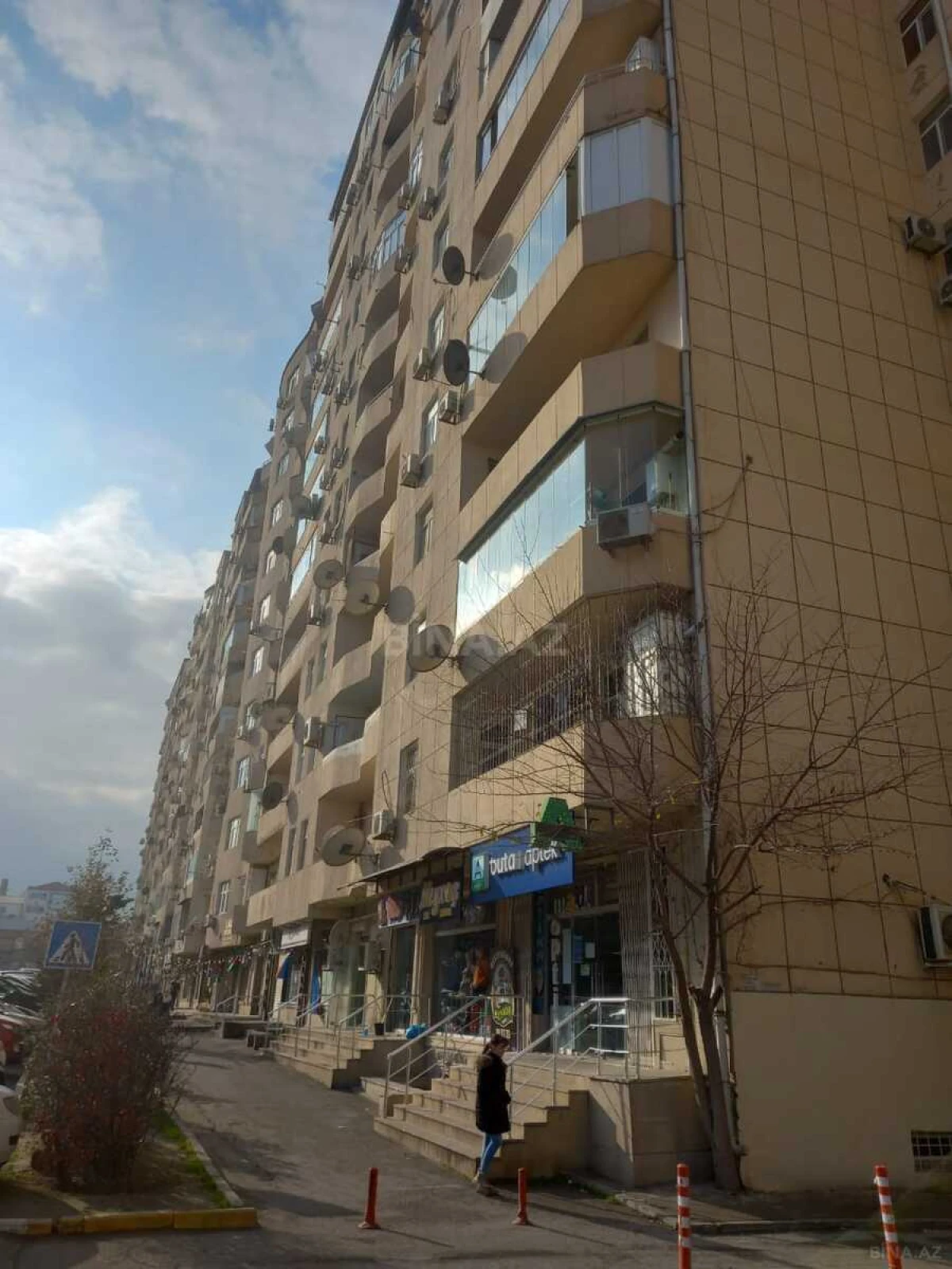 Satılır 3 otaqlı mənzil 122 m²