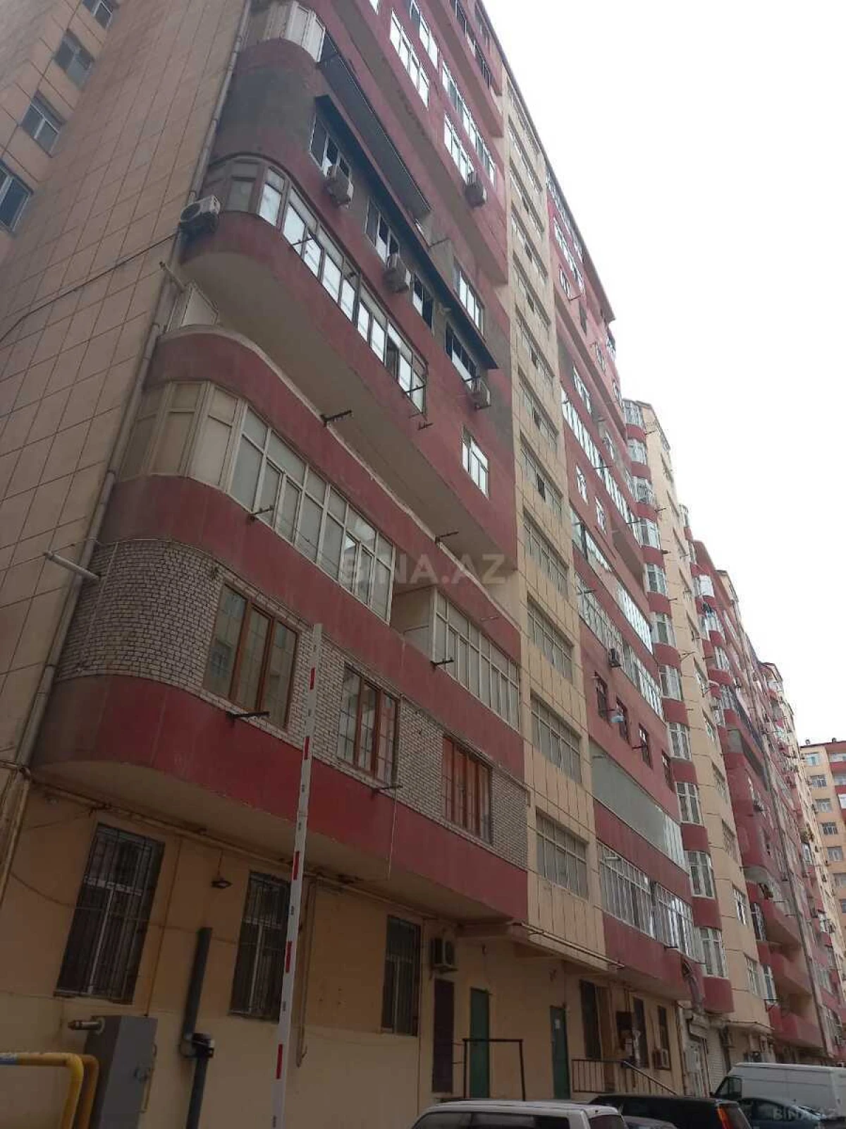 Satılır 3 otaqlı mənzil 122 m²
