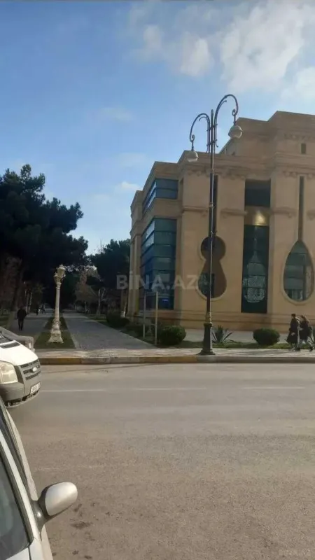 Satılır 3 otaqlı mənzil 122 m²