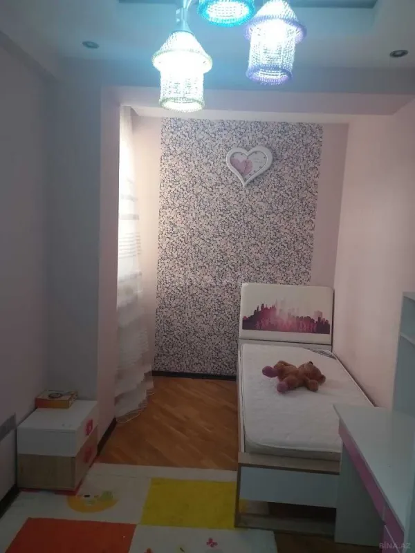 Satılır 3 otaqlı mənzil 122 m²
