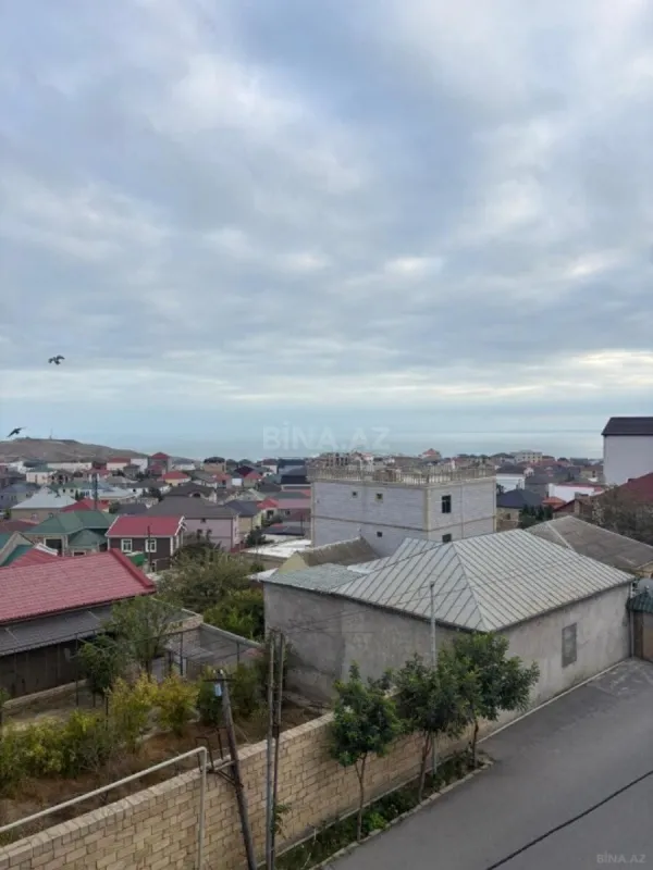 Satılır 7 otaqlı həyət evi 400 m²