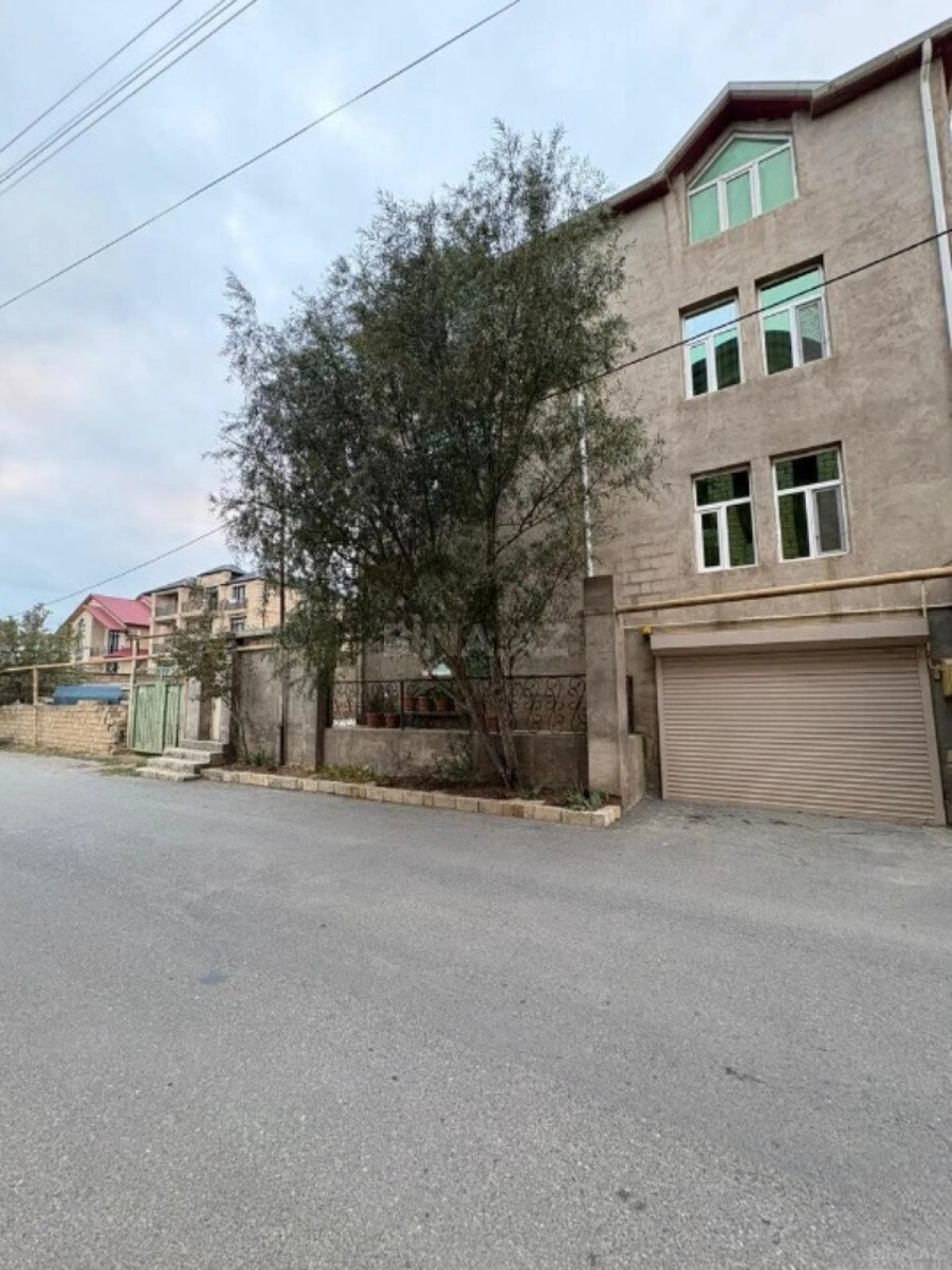 Satılır 7 otaqlı həyət evi 400 m²