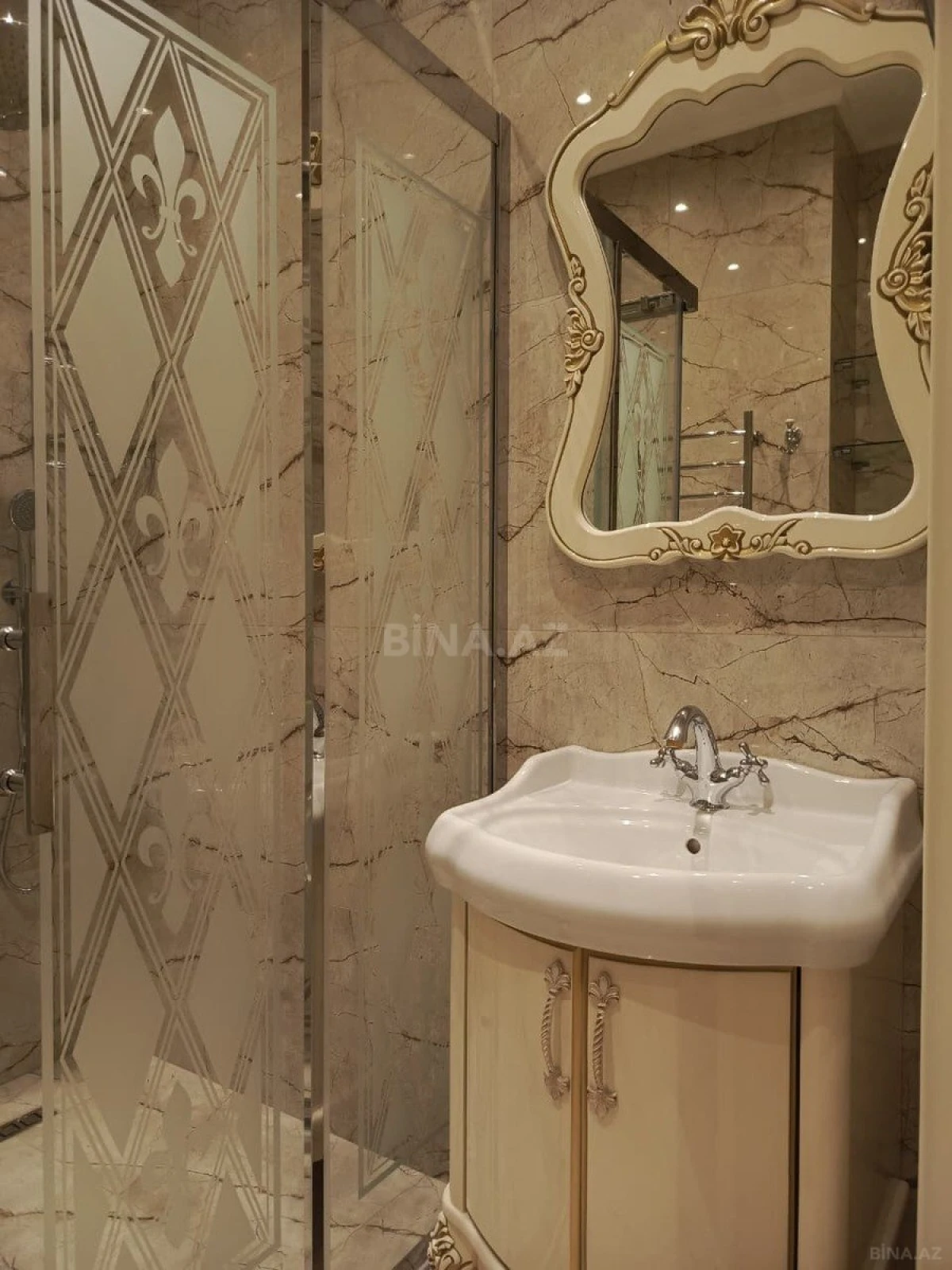 Kirayə verilir 3 otaqlı mənzil 170 m²