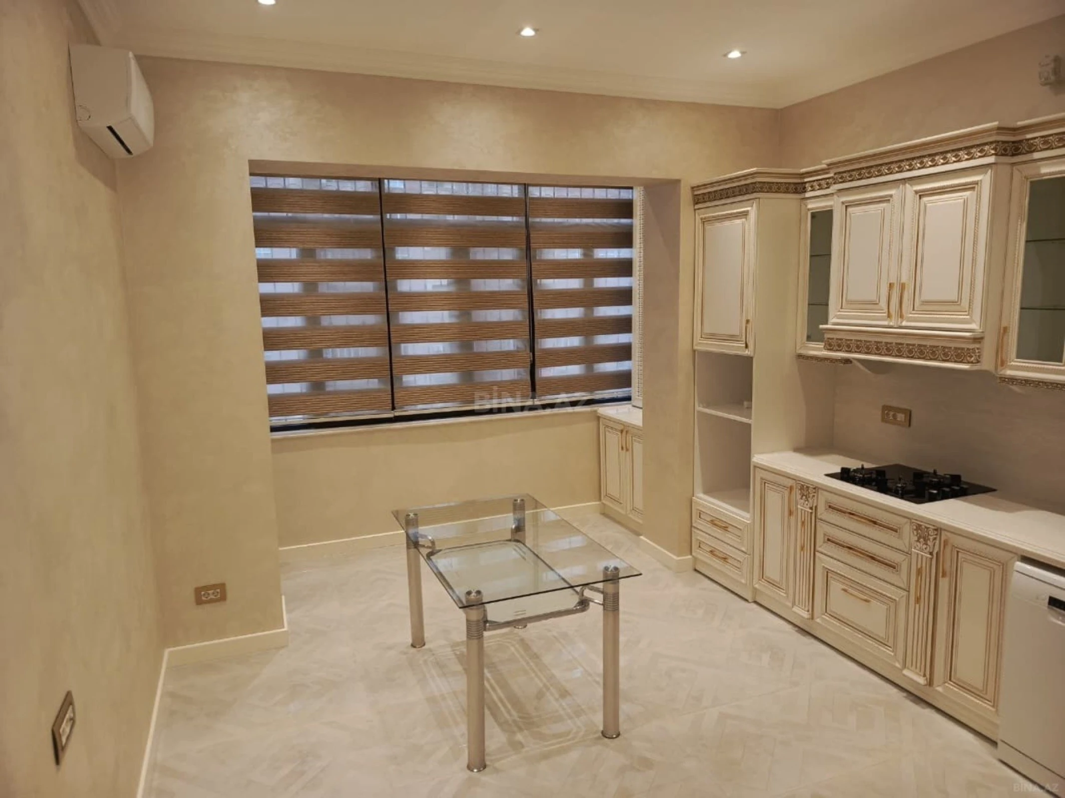 Kirayə verilir 3 otaqlı mənzil 170 m²