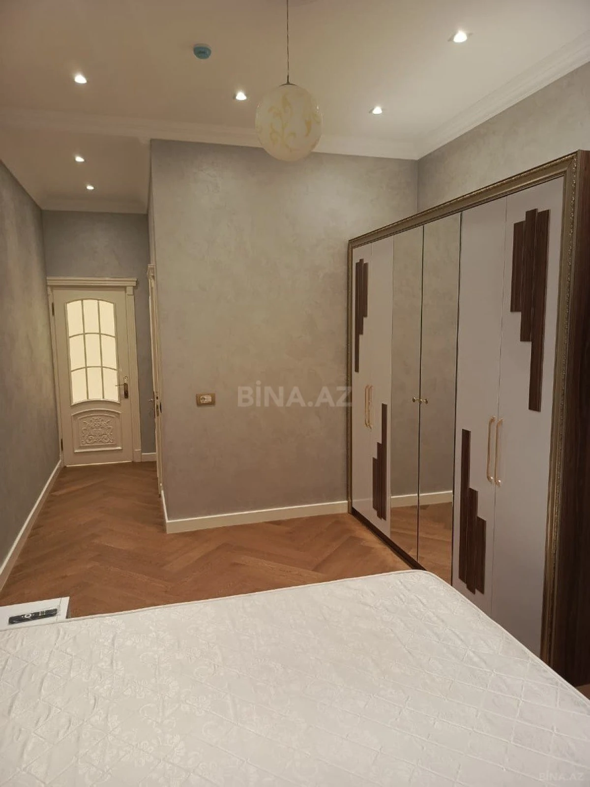 Kirayə verilir 3 otaqlı mənzil 170 m²