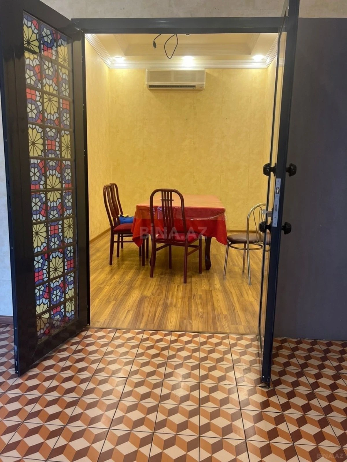 Kirayə verilir obyekt 700 m²