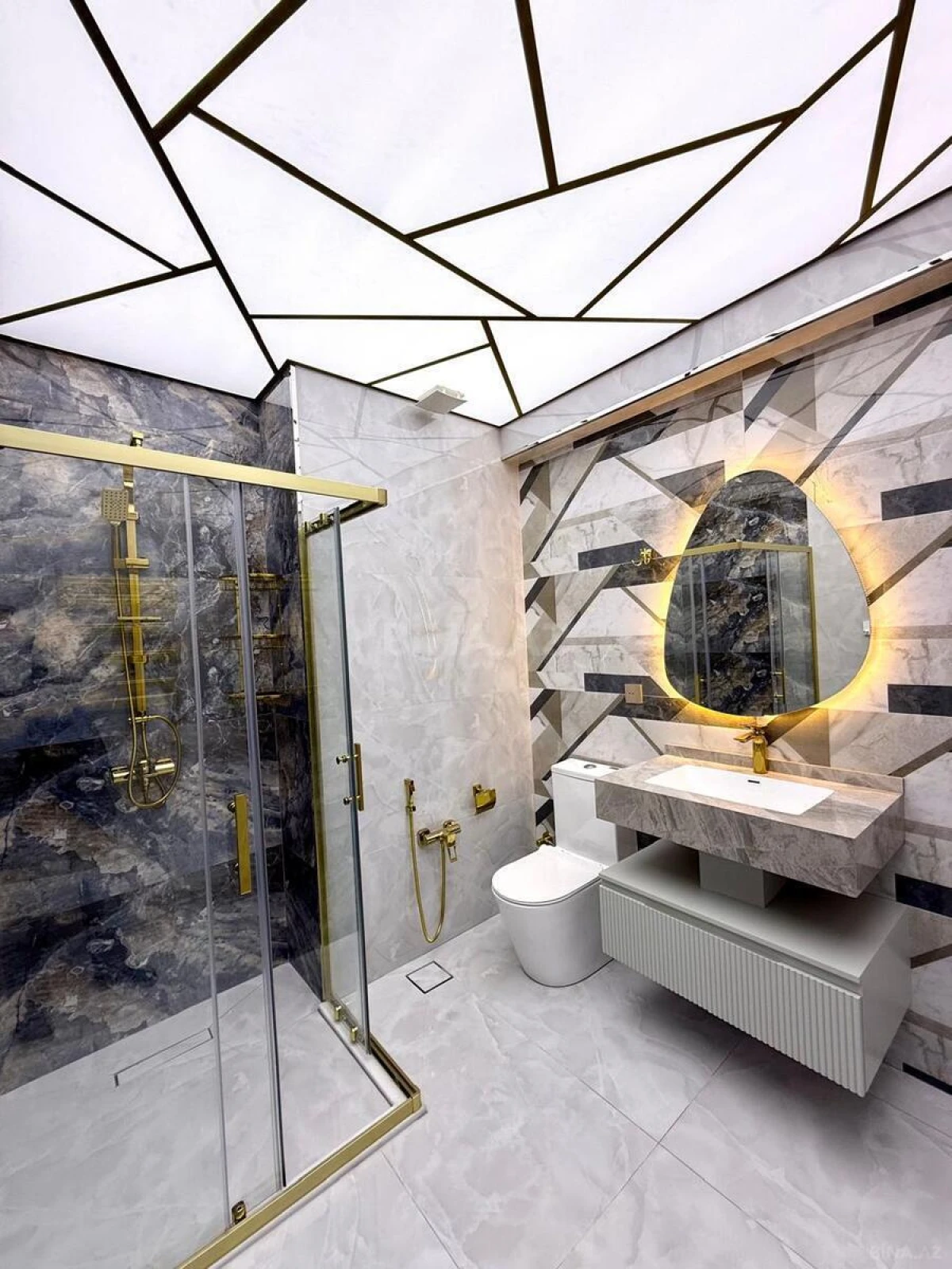 Satılır 3 otaqlı mənzil 110 m²