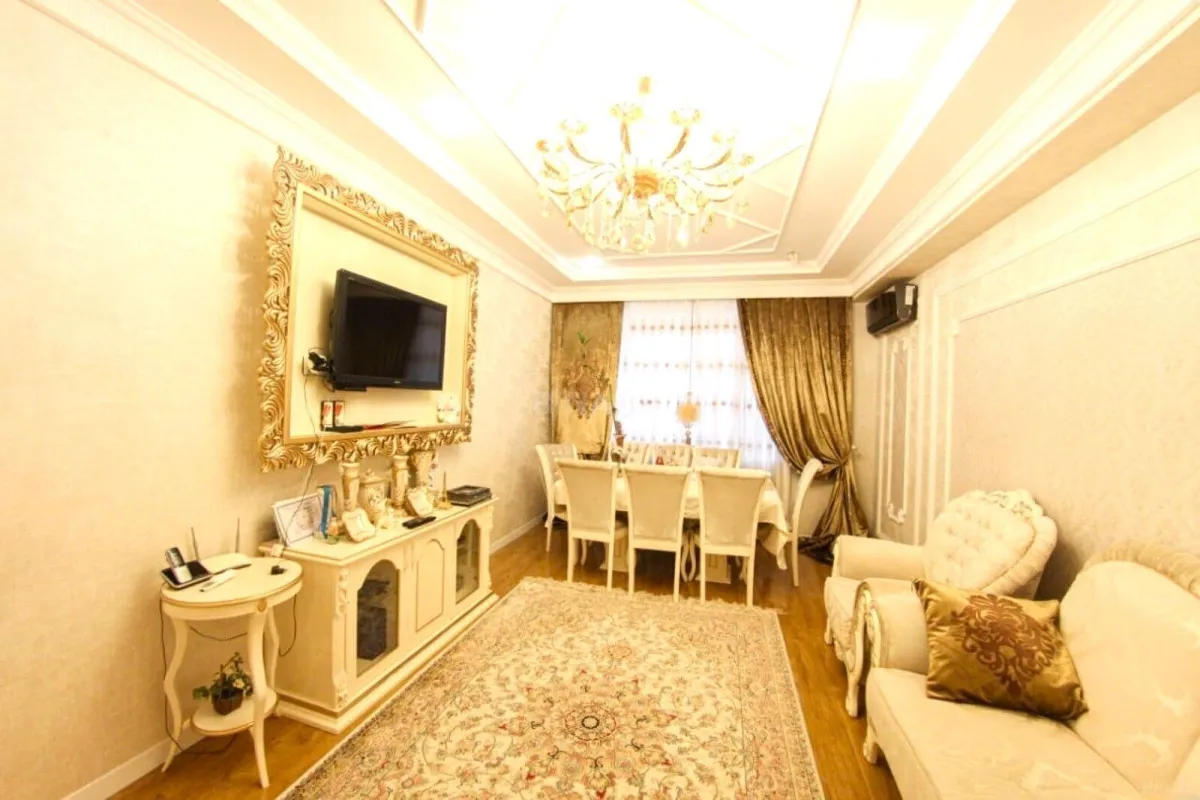 Satılır 3 otaqlı mənzil 130 m²