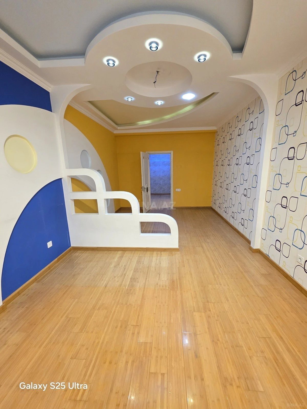 Satılır 3 otaqlı mənzil 135 m²