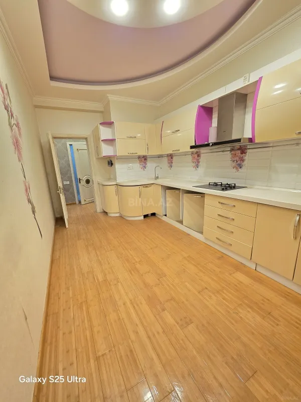 Satılır 3 otaqlı mənzil 135 m²