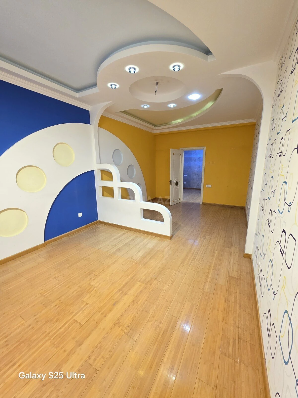 Satılır 3 otaqlı mənzil 135 m²