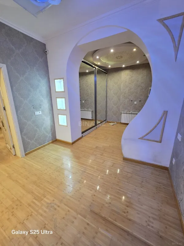 Satılır 3 otaqlı mənzil 135 m²